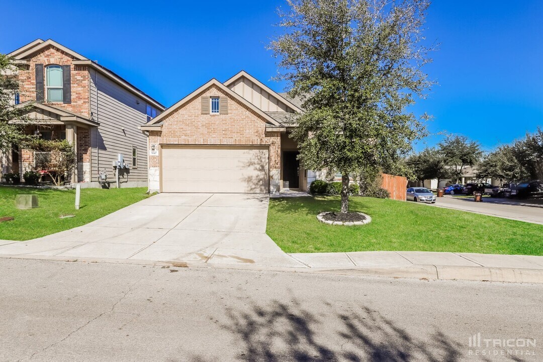9047 Kissena Park in Converse, TX - Building Photo