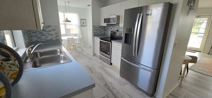 1221 Del Toro Dr in Lady Lake, FL - Building Photo - Building Photo