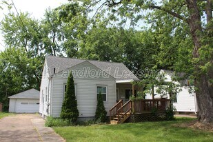 1314 Cedar Dr in Lorain, OH - Building Photo