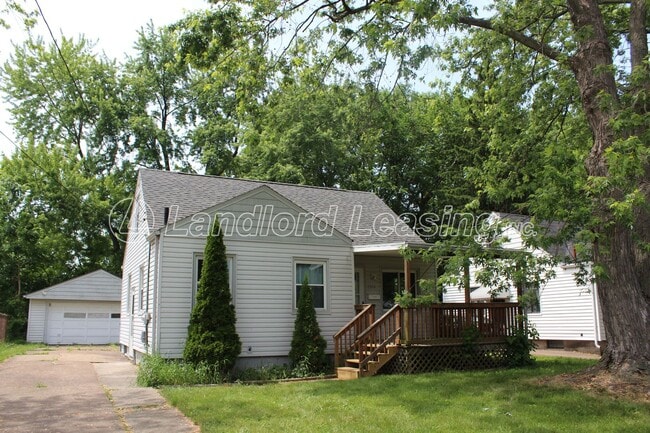 property at 1314 Cedar Dr