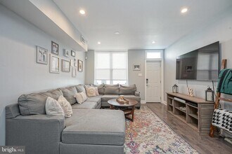 446 Emily St in Philadelphia, PA - Building Photo - Building Photo