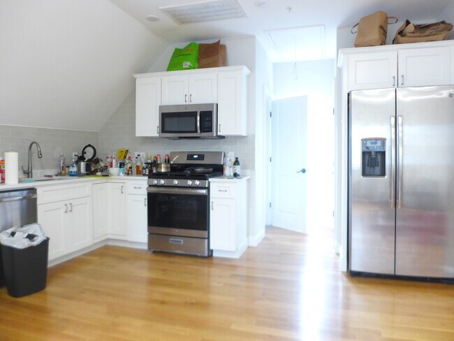 14 Ridgemont St, Unit 3