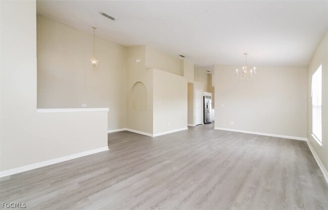 302 SE 18th Terrace in Cape Coral, FL - Building Photo - Building Photo