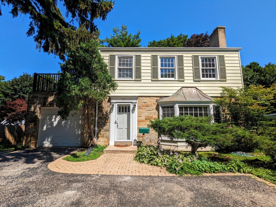 313 Ridge Rd in Kenilworth, IL - Building Photo