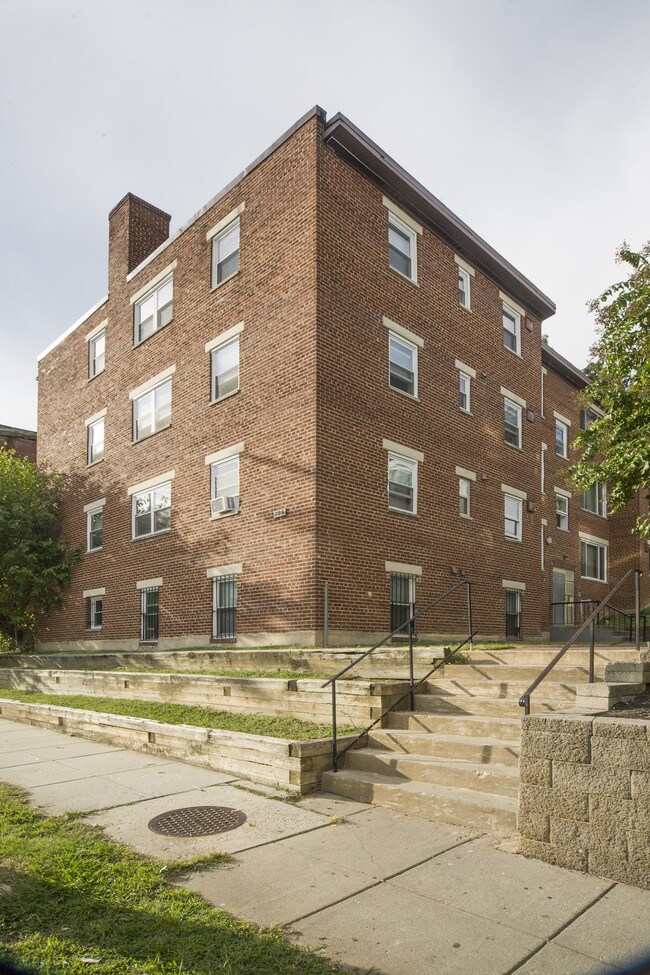 706 Brandywine St SE in Washington, DC - Foto de edificio - Building Photo