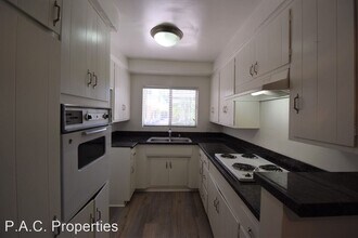 6464 Woodman Ave in Los Angeles, CA - Building Photo - Building Photo