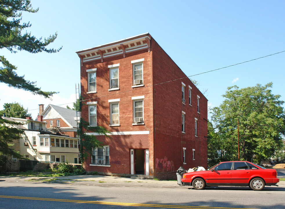 98 Montgomery St in Poughkeepsie, NY - Building Photo