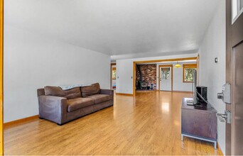 10883 Southview Loop SE in Jefferson, OR - Building Photo - Building Photo