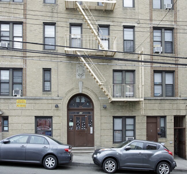 646 E 236th in Bronx, NY - Foto de edificio - Building Photo