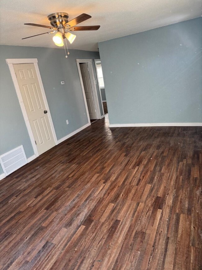 3432 SE Bryant St in Topeka, KS - Building Photo - Building Photo