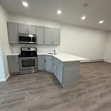 737 Montgomery St in Jersey City, NJ - Building Photo - Building Photo