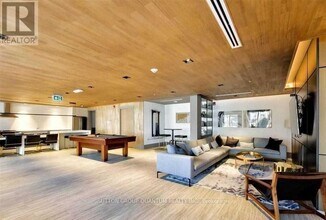 10 Esplanade Ln in Grimsby, ON - Building Photo - Building Photo