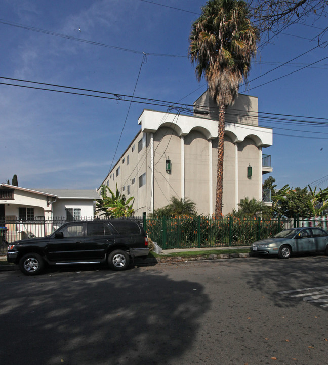 5345 La Mirada Ave in Los Angeles, CA - Building Photo