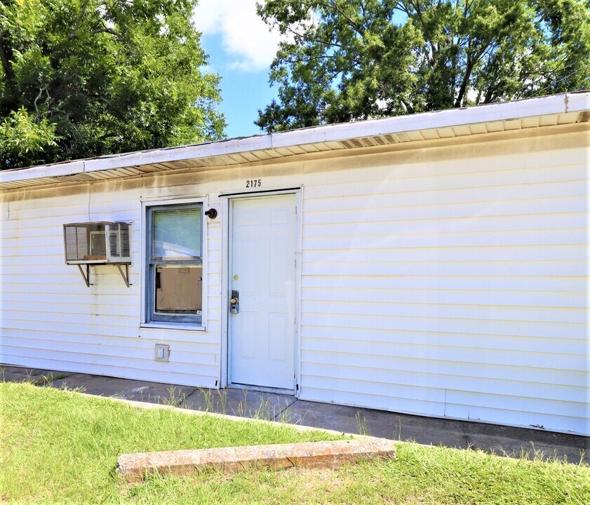 2175 McCravy St in Newberry, SC - Building Photo