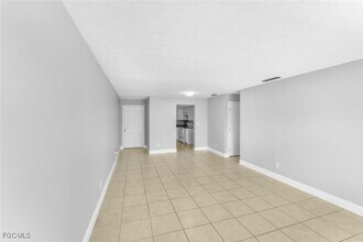 2935 SE 15th Pl in Cape Coral, FL - Building Photo - Building Photo