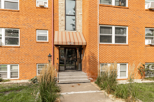 Parkway Flats in St. Paul, MN - Foto de edificio - Building Photo