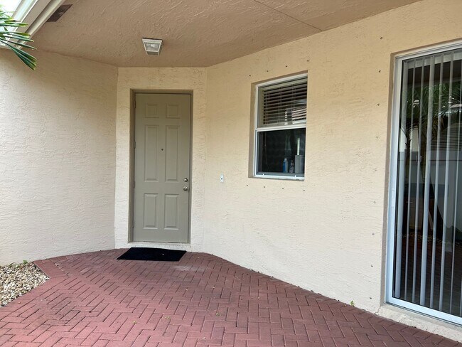 800 SW Rocky Bayou Terrace in Port St. Lucie, FL - Building Photo - Building Photo