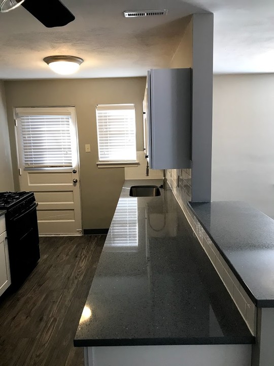 4106 Clark Ave-Unit -4106-4CR19 in Kansas City, MO - Building Photo