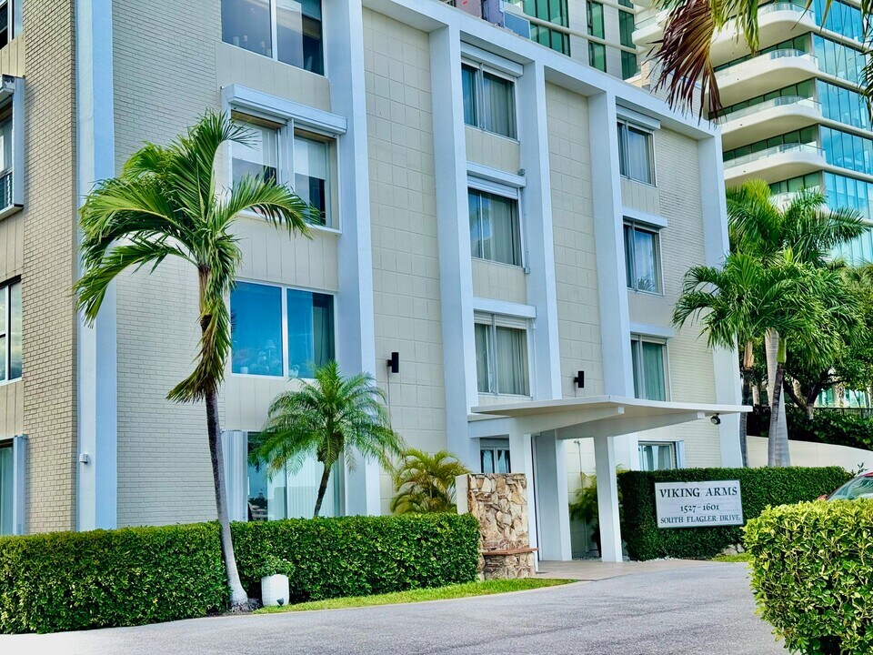 1527 S Flagler Dr in West Palm Beach, FL - Building Photo