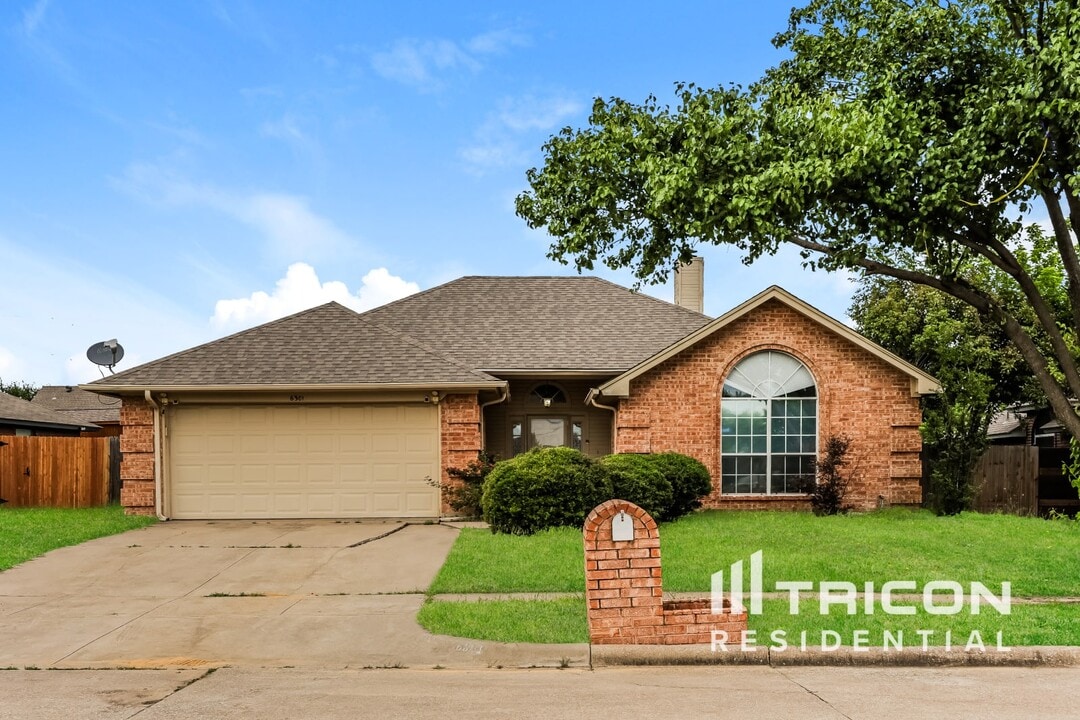 6301 Brookhaven Trail in Arlington, TX - Building Photo