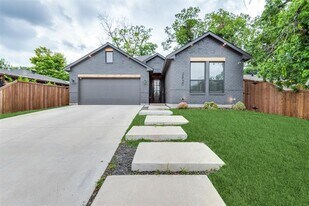 2830 S Marsalis Ave in Dallas, TX - Building Photo