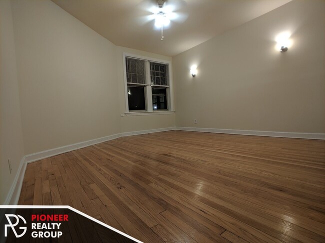 533 W Aldine Ave, Unit 554-W1