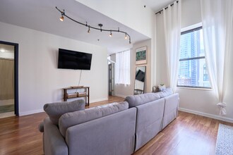 5 N Wabash Ave in Chicago, IL - Building Photo - Building Photo