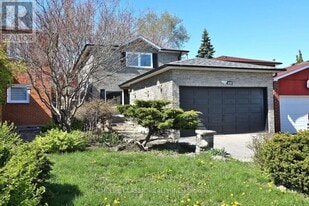 22 Gray Crescent in Richmond Hill, ON - Building Photo