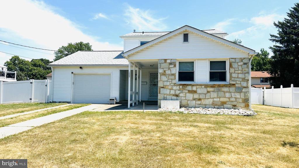 237 5th Ave in Cherry Hill Township, NJ - Building Photo