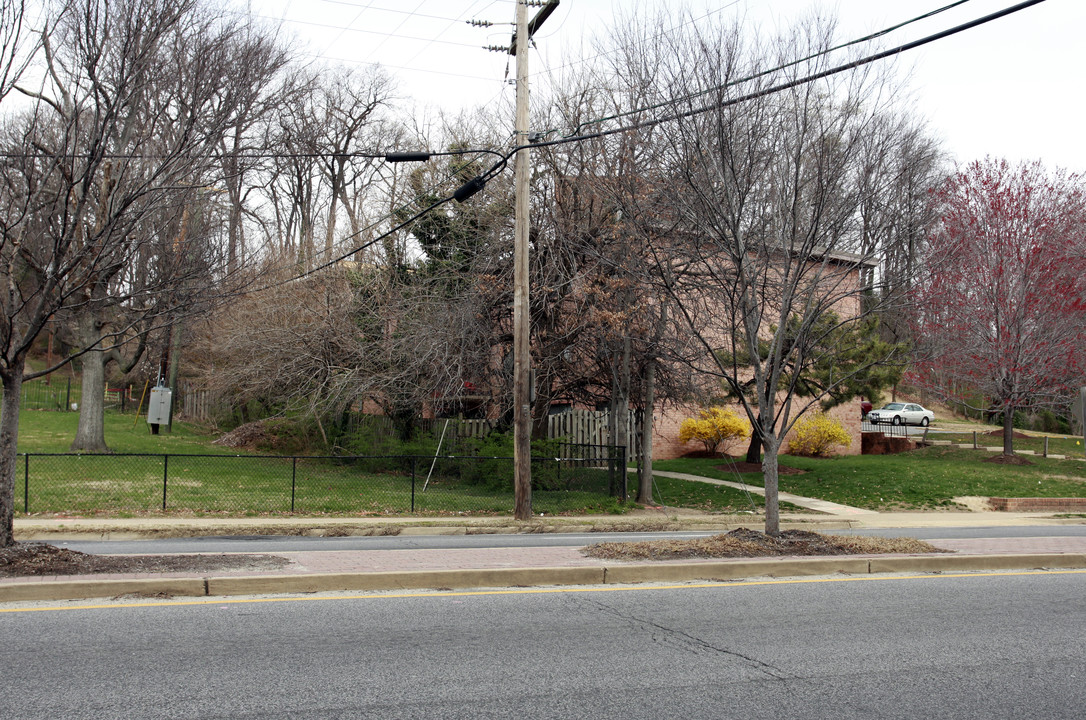 Key Gardens in Arlington, VA - Building Photo