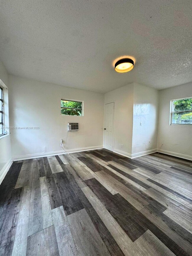 1030 NW 106th St