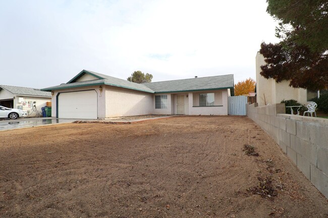 937 W Tamarisk Ave in Ridgecrest, CA - Building Photo - Building Photo