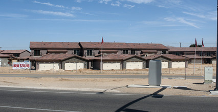 Happy Trails Villas in Apple Valley, CA - Building Photo - Building Photo