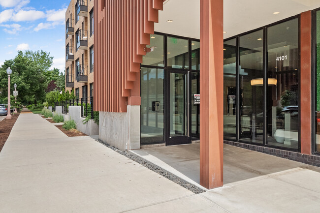 4101 Laclede Ave, Unit 408 in St. Louis, MO - Foto de edificio - Building Photo