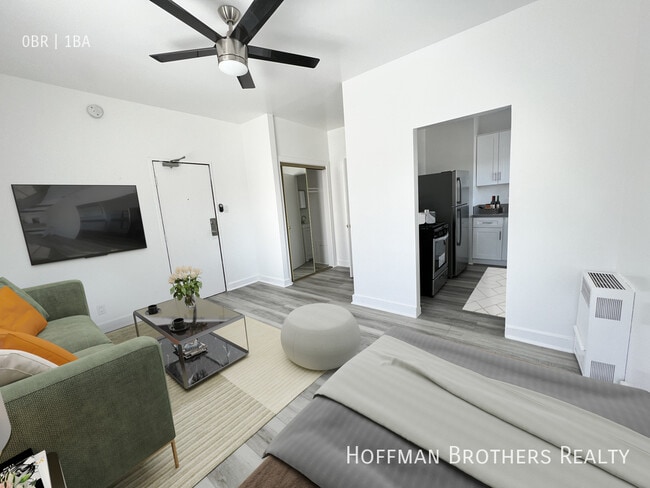 250 Loma Dr, Unit 112 in Los Angeles, CA - Building Photo - Building Photo