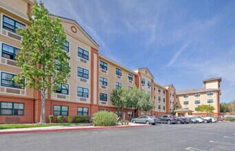 Furnished Studio-Los Angeles - Burbank Air in Burbank, CA - Building Photo - Building Photo