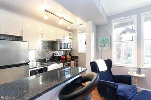 1800 Queens Ln in Arlington, VA - Building Photo