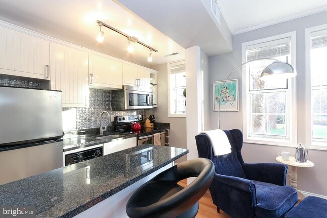 property at 1800 Queens Ln