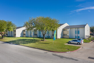 Meadows on the Mainland Apartments in Texas City, TX - Foto de edificio - Building Photo