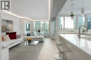 1238 Melville St in Vancouver, BC - Building Photo