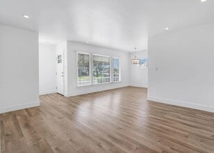 15017 Bodger Ave in Hawthorne, CA - Building Photo - Building Photo