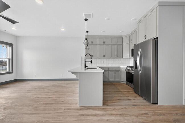 4967 Beach Dr in Idaho Falls, ID - Foto de edificio - Building Photo