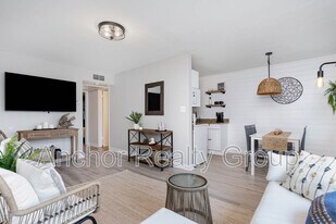 909 Pacific Ave in Virginia Beach, VA - Building Photo