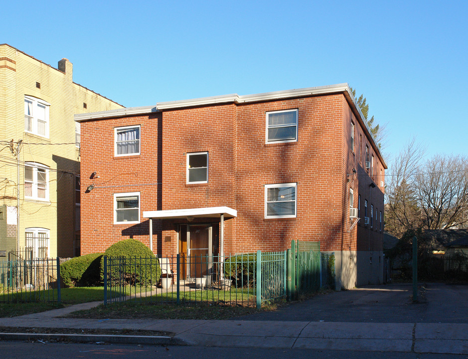 174-176 Hillside Ave in Hartford, CT - Foto de edificio