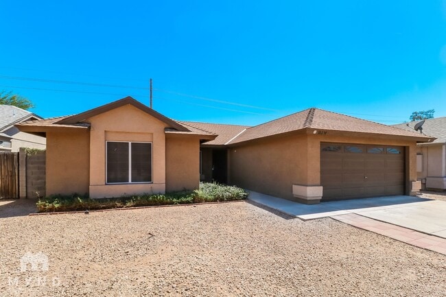 10257 W Pasadena Ave in Glendale, AZ - Building Photo - Building Photo