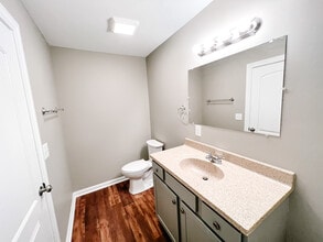 801 Poplar Ave, Unit B in Springfield, TN - Building Photo - Building Photo