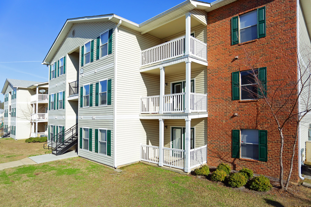 Chapel Creek Apartments in Fultondale, AL | ApartmentHomeLiving.com