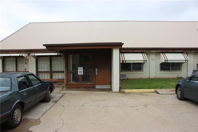 600 E Mary St in Yates Center, KS - Building Photo