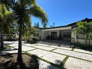 6080 SW 16th St in Miami, FL - Building Photo - Building Photo
