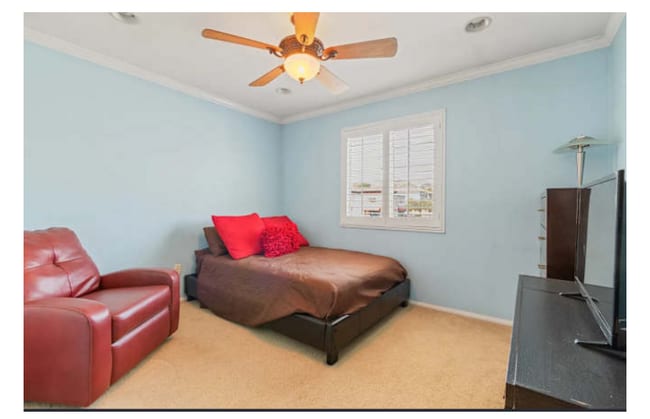 21553 Oak Dr in Santa Clarita, CA - Foto de edificio - Building Photo